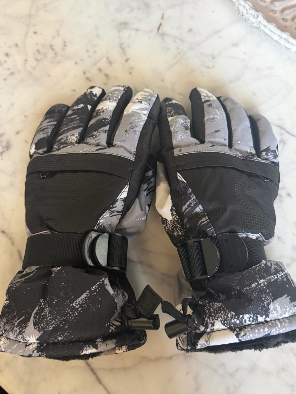 3M Thinsulate Womenās Insulated Winter Gloves - Gray/Black Size Medium